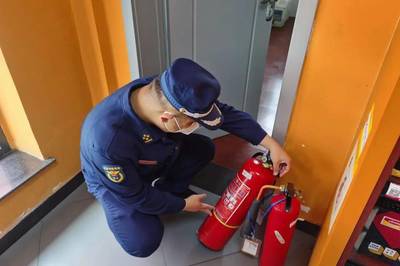 冬春火災(zāi)防控在行動 南票消防救援大隊(duì)深入轄區(qū)易燃易爆場所開展消防專項(xiàng)檢查